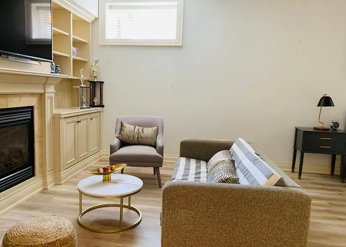 Stylish Private Home With 2 Bedrooms And Free Parking In Midtown